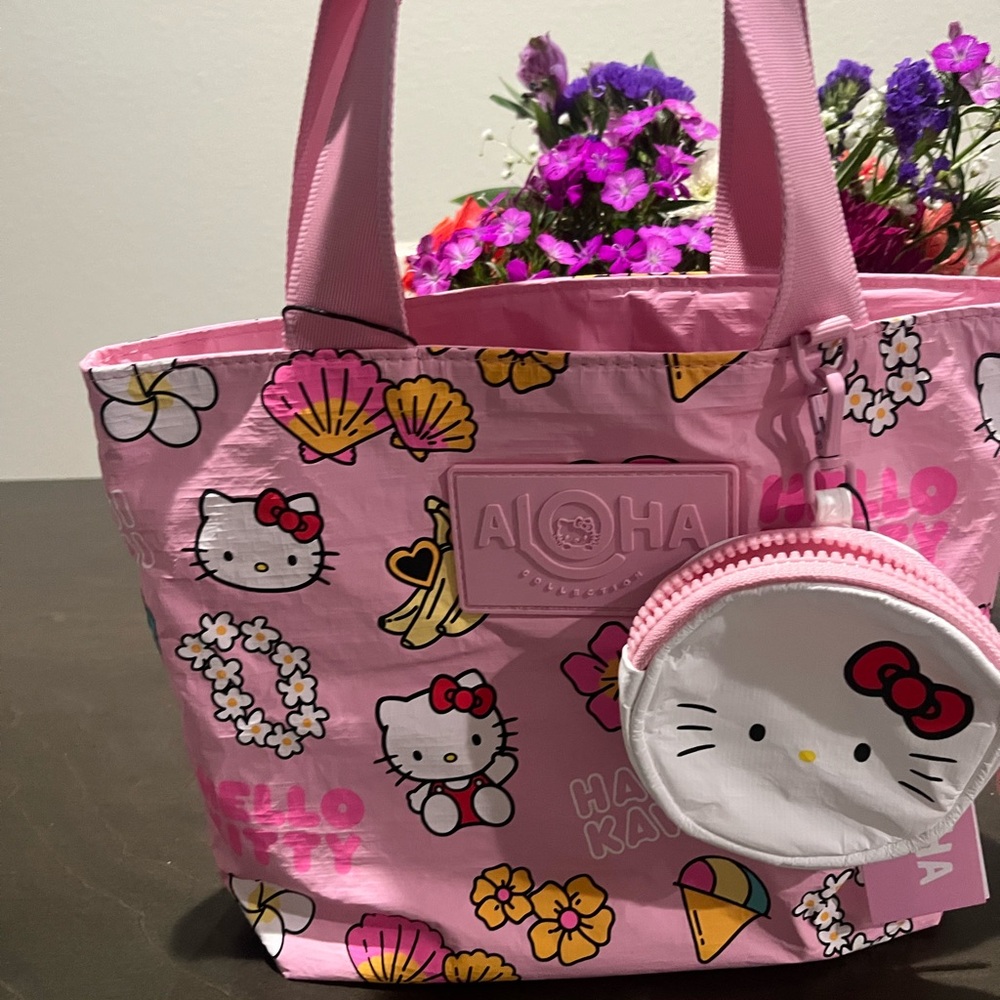 ALOHA Collection Pink Hello Kitty Tote with Coin Purse
